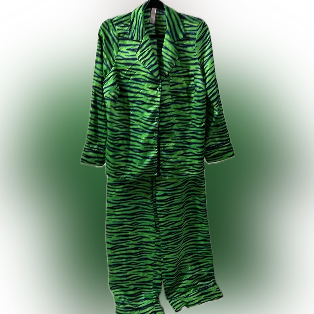 Savage X Fenty Green Zebra Pajama Set 1X top
Large bottoms